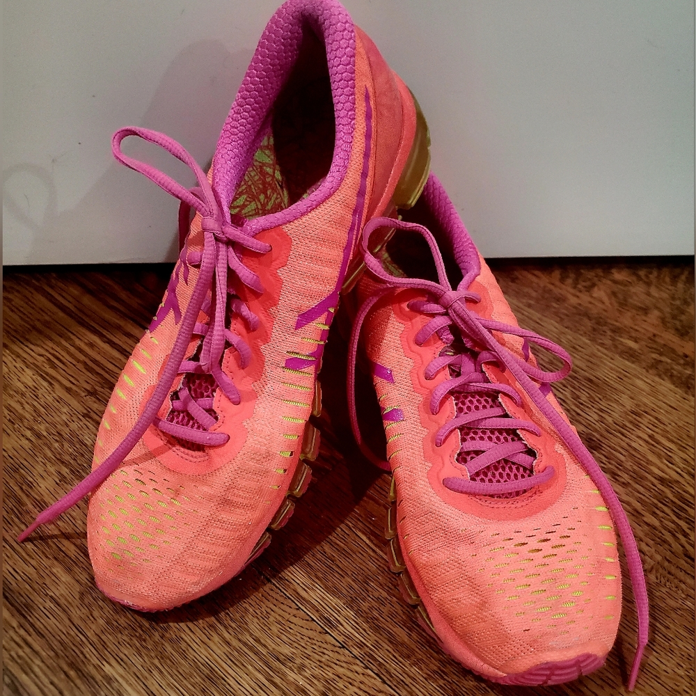 Asics size 10 Tennis Shoes women's